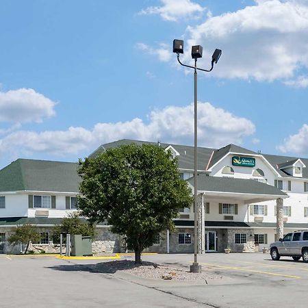 Quality Inn & Suites Arbor Bagian luar foto