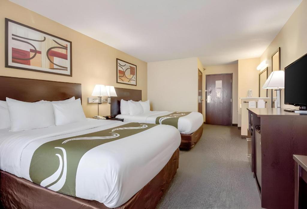 Quality Inn & Suites Arbor Bagian luar foto