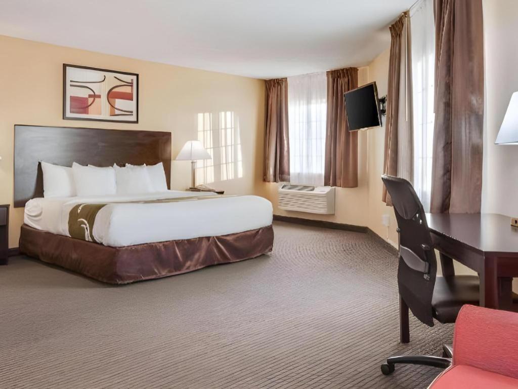 Quality Inn & Suites Arbor Bagian luar foto
