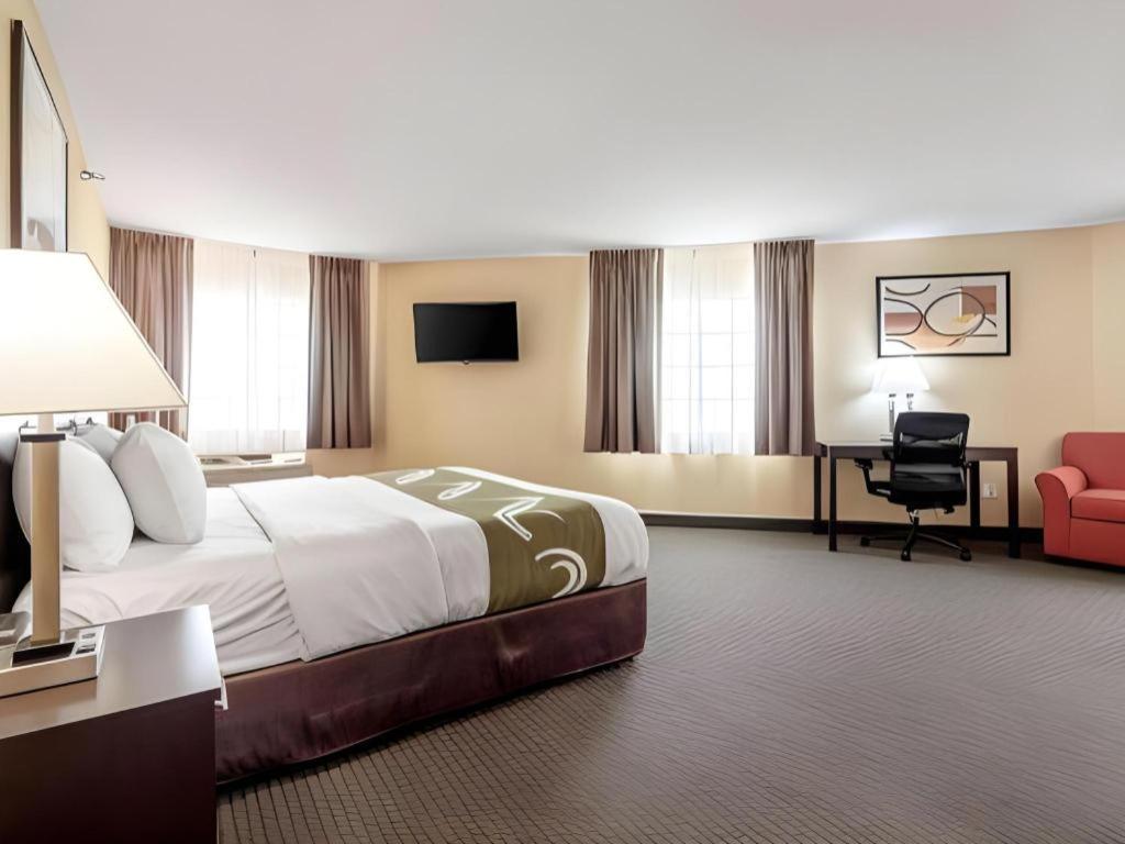 Quality Inn & Suites Arbor Bagian luar foto