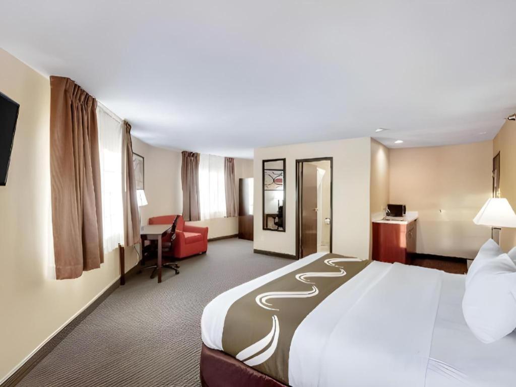 Quality Inn & Suites Arbor Bagian luar foto