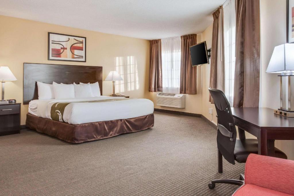 Quality Inn & Suites Arbor Bagian luar foto