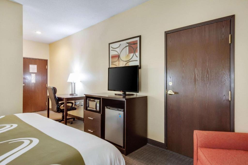 Quality Inn & Suites Arbor Bagian luar foto