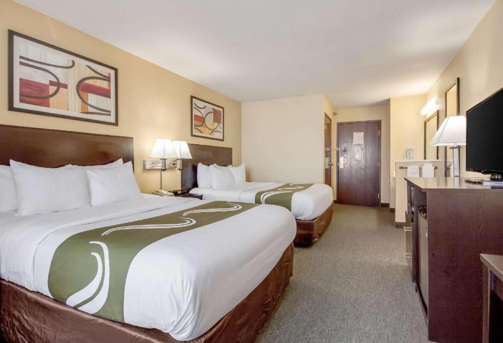 Quality Inn & Suites Arbor Bagian luar foto
