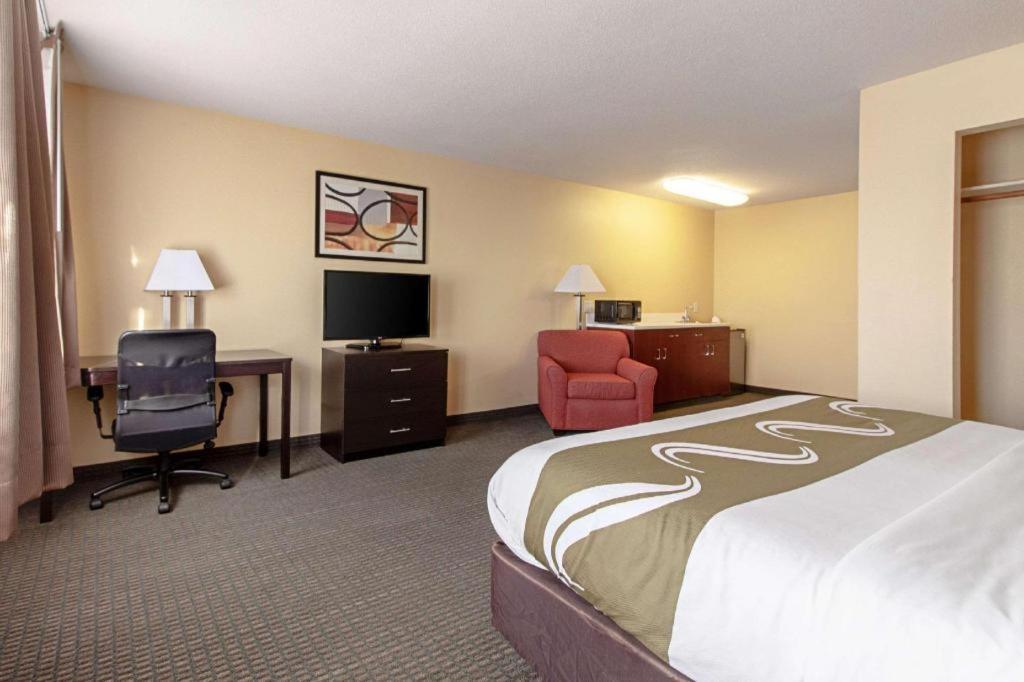 Quality Inn & Suites Arbor Bagian luar foto