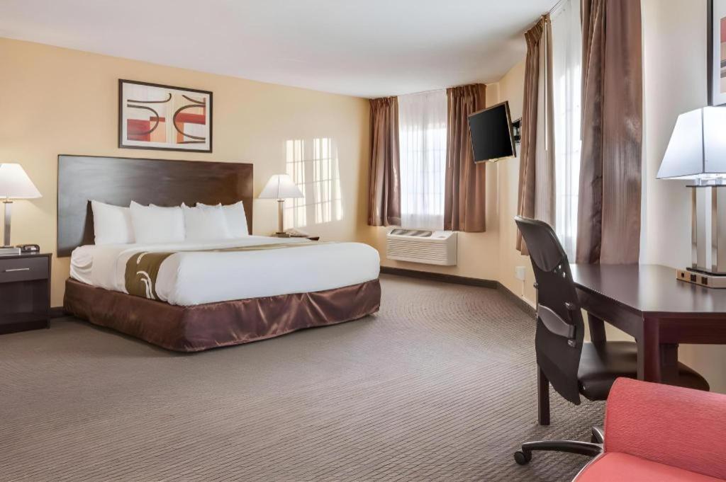 Quality Inn & Suites Arbor Bagian luar foto