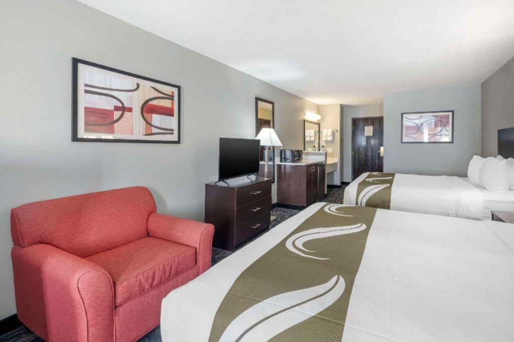 Quality Inn & Suites Arbor Bagian luar foto